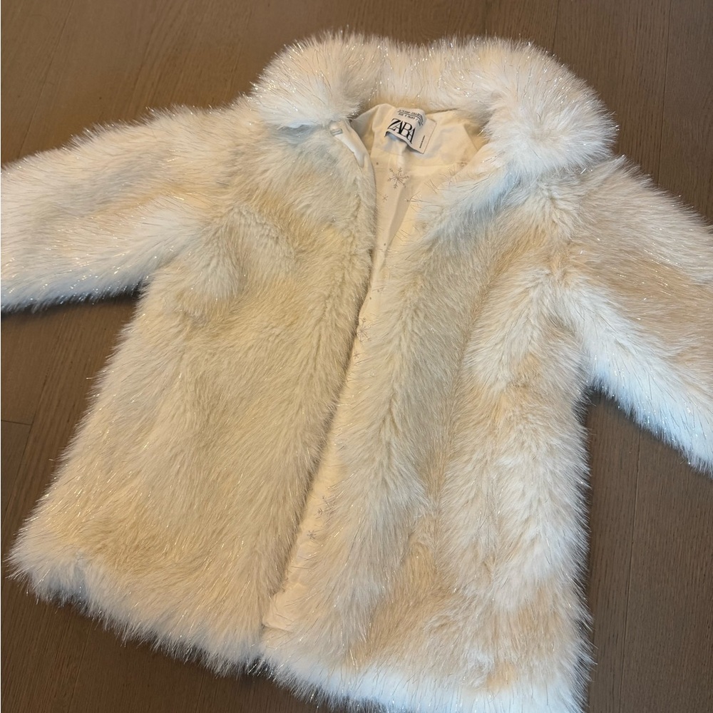 Chic White Fur Coat for your Mini! 🌟